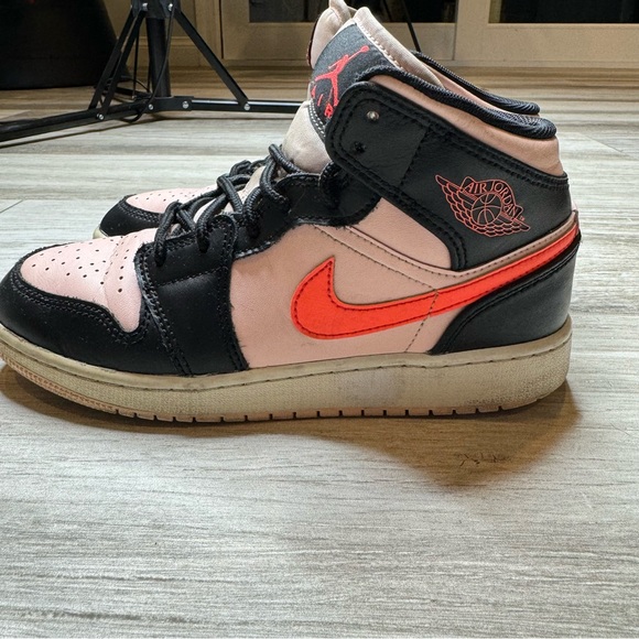 AIR JORDAN 1 Mid GS Crimson & Pink Size 3.5 - Picture 13 of 14